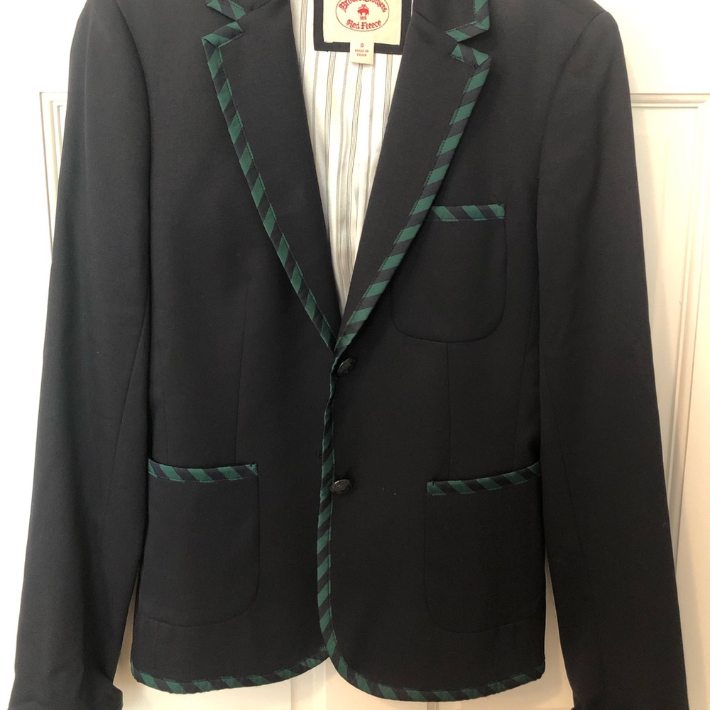 Beautiful navy blazer, 98% wool with silk lining